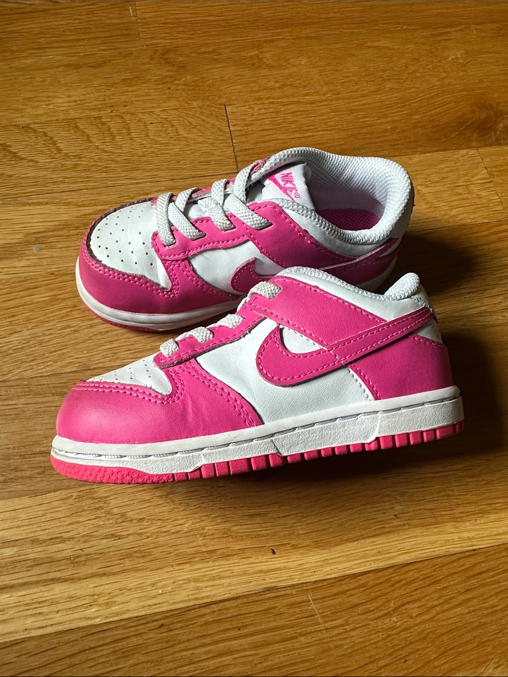 Nike Kids White and Hot Pink Low-Top Dunk Sneakers (8C)